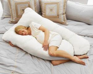 White-Comfort-Pregnancy-Body-Pillow